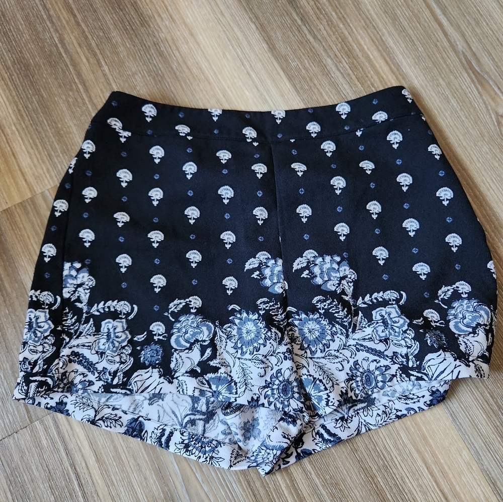 Floral cloth shorts